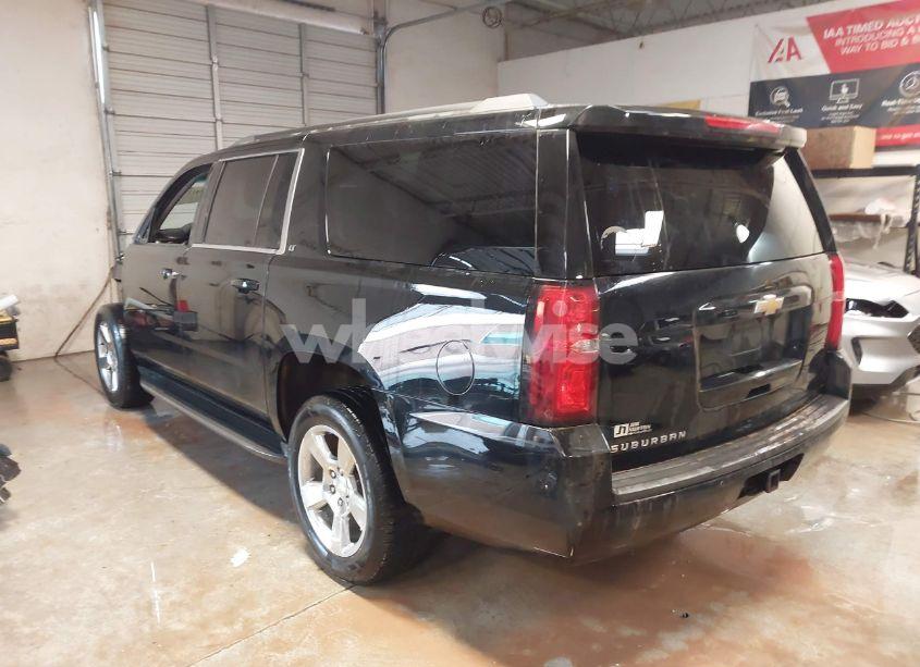 Photo 3 of 2016 Chevrolet Suburban LT (VIN 1GNSKHKC1GR109217)