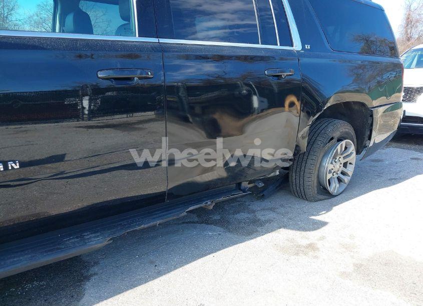 Photo 17 of 2020 Chevrolet Suburban 4WD LT (VIN 1GNSKHKC1LR302557)