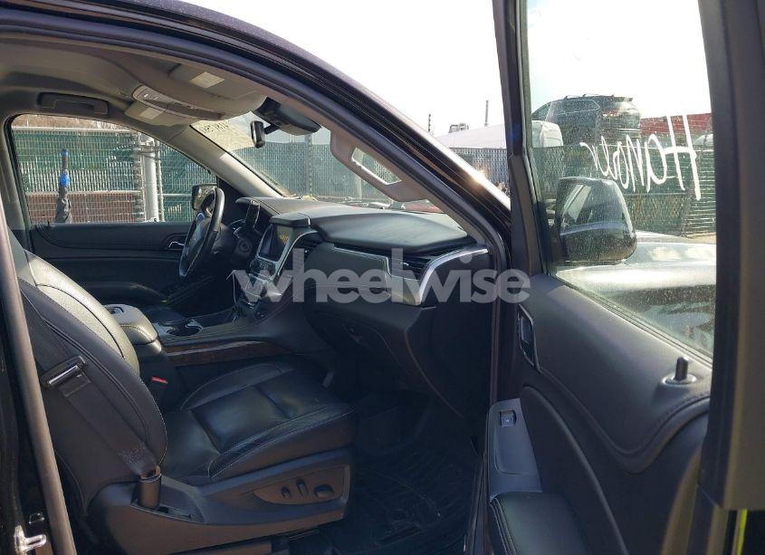 Photo 5 of 2020 Chevrolet Suburban 4WD LT (VIN 1GNSKHKC1LR302557)