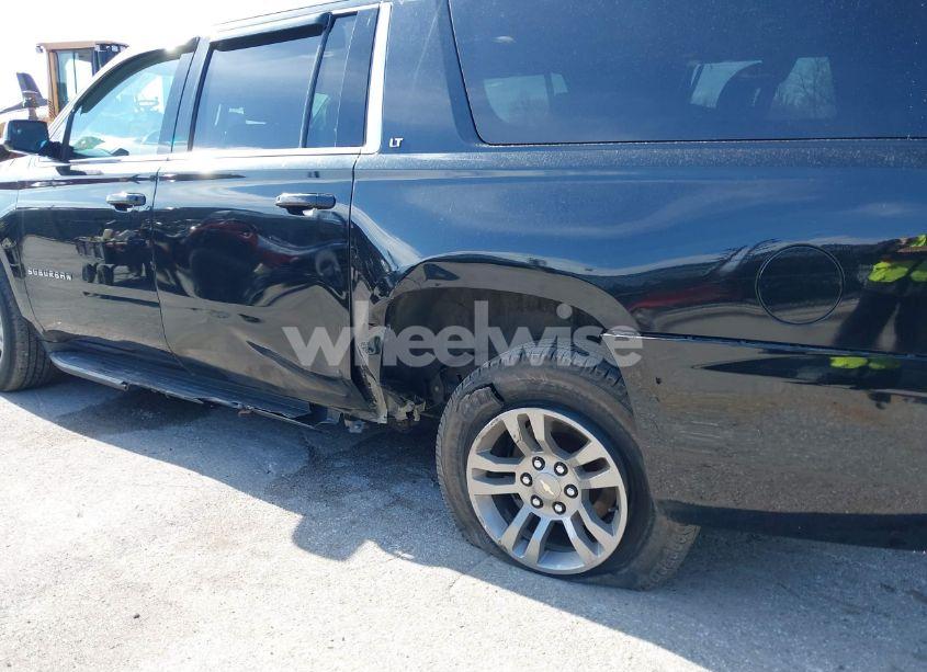 Photo 6 of 2020 Chevrolet Suburban 4WD LT (VIN 1GNSKHKC1LR302557)