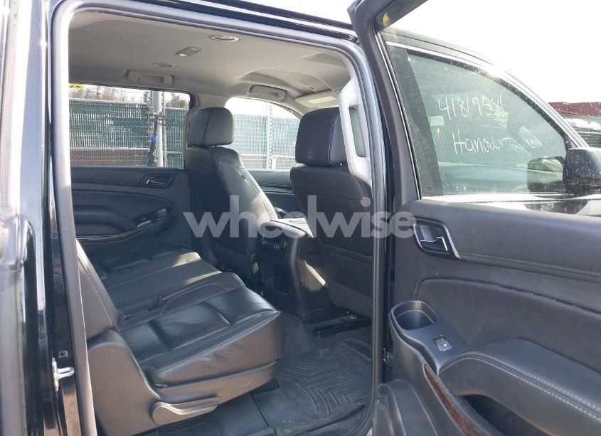 Photo 8 of 2020 Chevrolet Suburban 4WD LT (VIN 1GNSKHKC1LR302557)