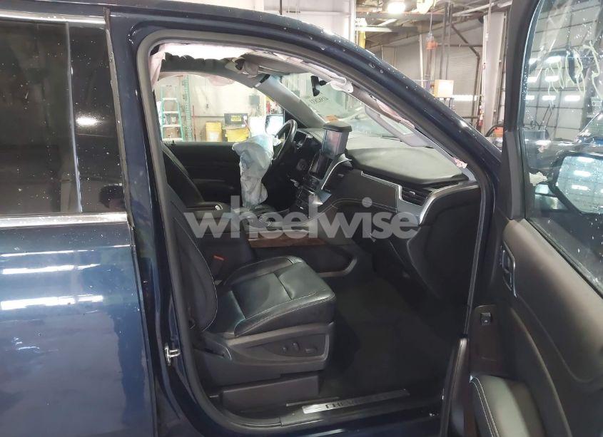 Photo 5 of 2017 Chevrolet Suburban LT (VIN 1GNSKHKC2HR392132)