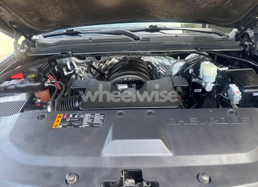 Photo 10 of 2018 Chevrolet Suburban K1500 LT (VIN 1GNSKHKC2JR110075)