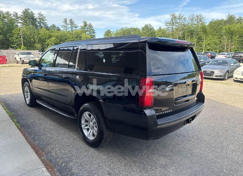 Photo 3 of 2018 Chevrolet Suburban K1500 LT (VIN 1GNSKHKC2JR110075)