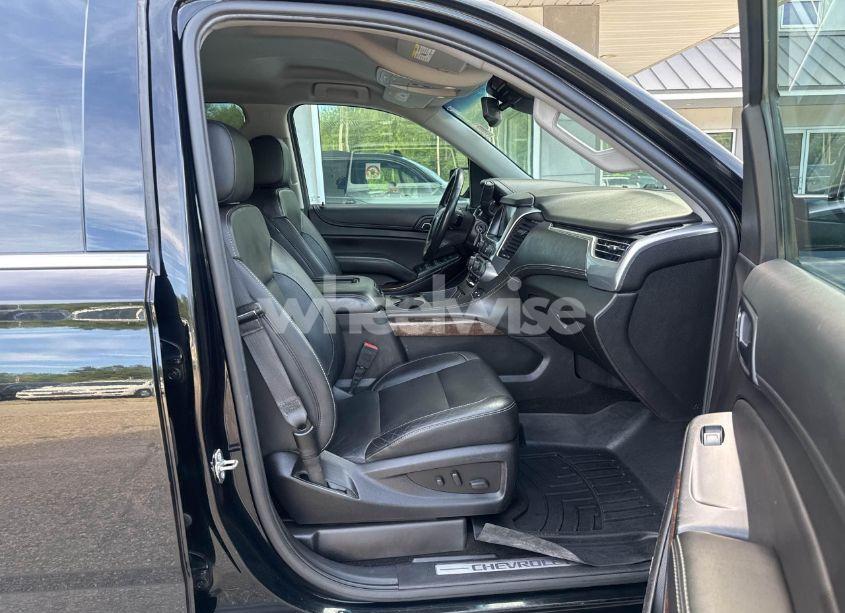 Photo 5 of 2018 Chevrolet Suburban K1500 LT (VIN 1GNSKHKC2JR110075)