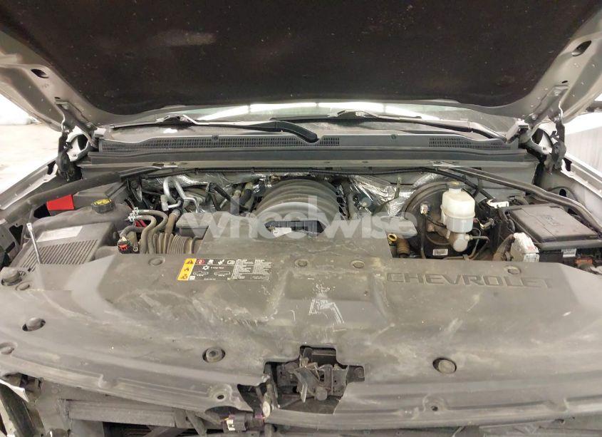 Photo 10 of 2018 Chevrolet Suburban LT (VIN 1GNSKHKC2JR201282)