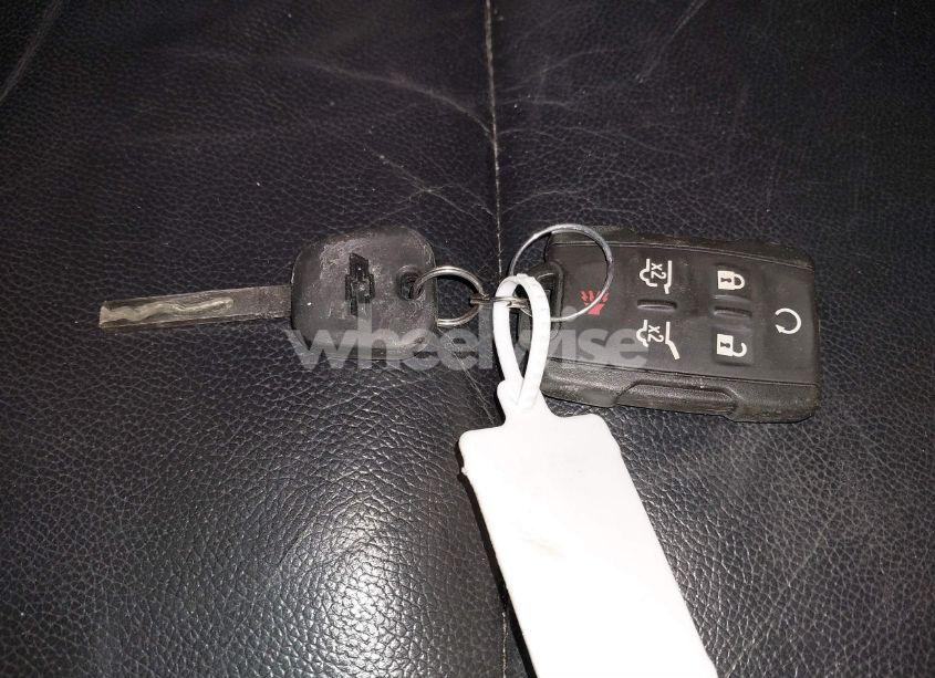 Photo 11 of 2018 Chevrolet Suburban LT (VIN 1GNSKHKC2JR201282)