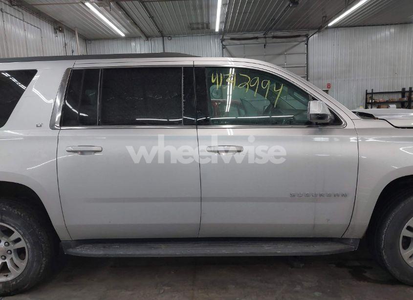 Photo 14 of 2018 Chevrolet Suburban LT (VIN 1GNSKHKC2JR201282)