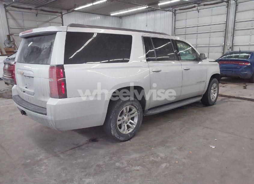 Photo 4 of 2018 Chevrolet Suburban LT (VIN 1GNSKHKC2JR201282)