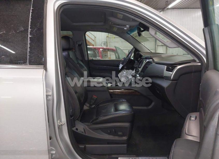 Photo 5 of 2018 Chevrolet Suburban LT (VIN 1GNSKHKC2JR201282)