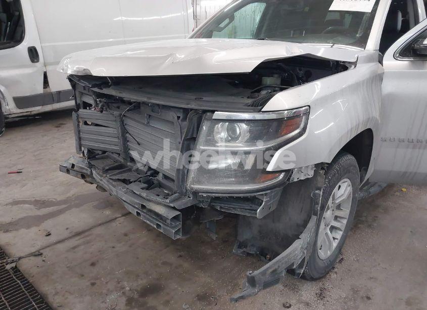 Photo 6 of 2018 Chevrolet Suburban LT (VIN 1GNSKHKC2JR201282)