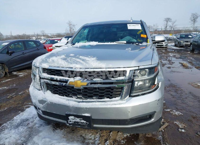 Photo 12 of 2018 Chevrolet Suburban LT (VIN 1GNSKHKC2JR228515)