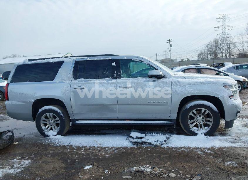 Photo 13 of 2018 Chevrolet Suburban LT (VIN 1GNSKHKC2JR228515)