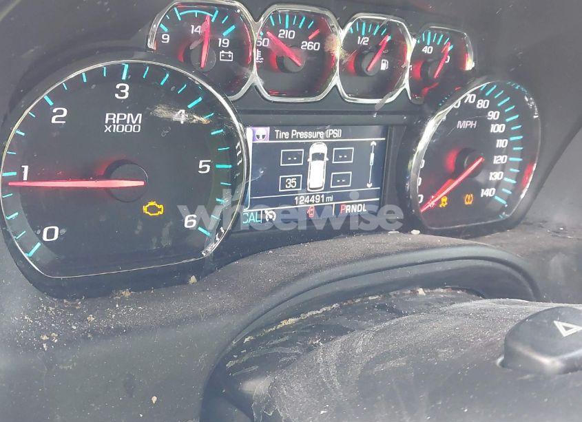 Photo 15 of 2018 Chevrolet Suburban LT (VIN 1GNSKHKC2JR228515)