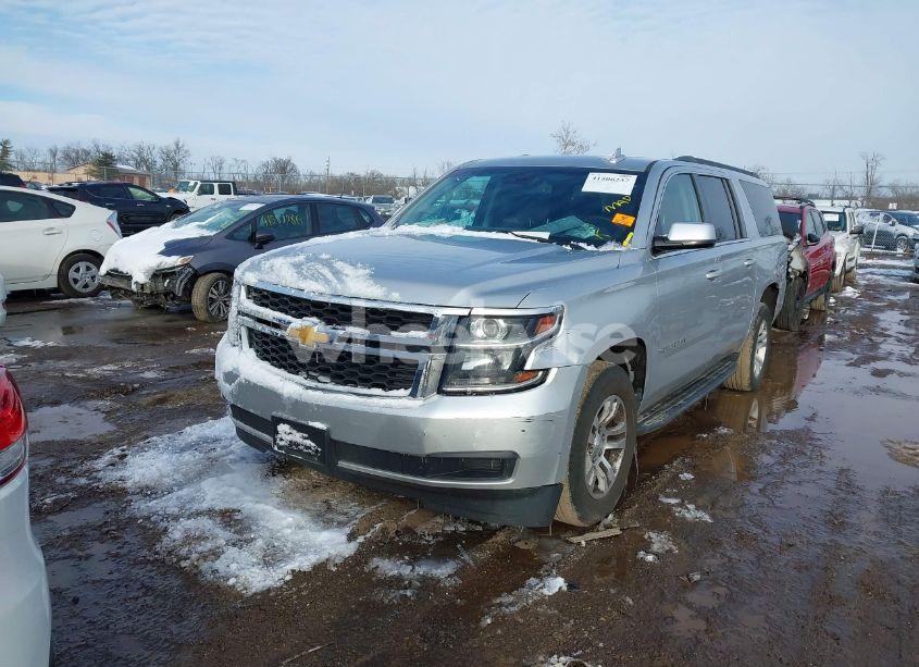 Photo 2 of 2018 Chevrolet Suburban LT (VIN 1GNSKHKC2JR228515)