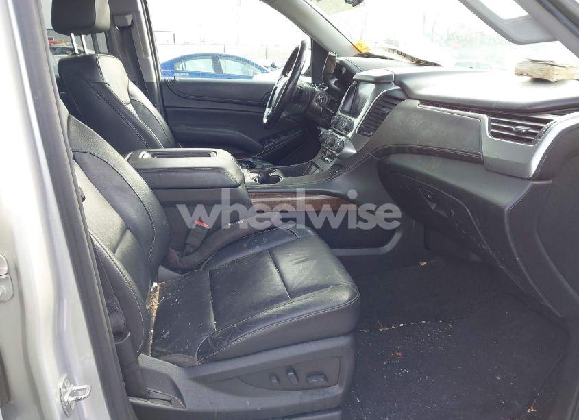 Photo 5 of 2018 Chevrolet Suburban LT (VIN 1GNSKHKC2JR228515)