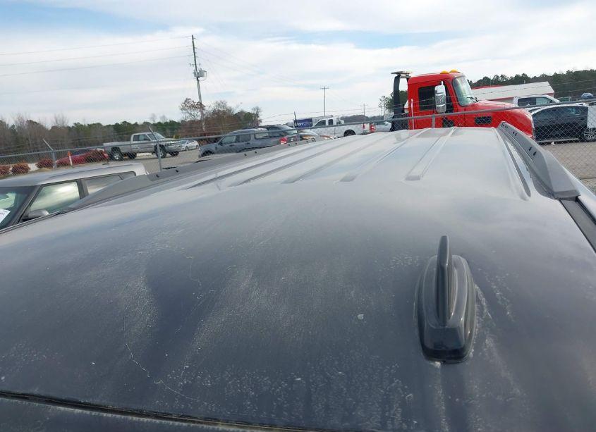 Photo 18 of 2019 Chevrolet Suburban LT (VIN 1GNSKHKC2KR207892)