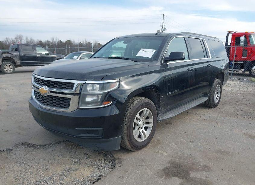 Photo 2 of 2019 Chevrolet Suburban LT (VIN 1GNSKHKC2KR207892)