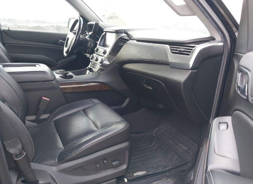 Photo 5 of 2019 Chevrolet Suburban LT (VIN 1GNSKHKC2KR207892)