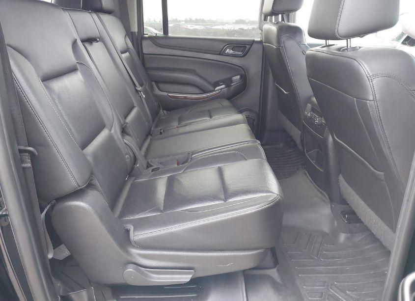 Photo 8 of 2019 Chevrolet Suburban LT (VIN 1GNSKHKC2KR207892)