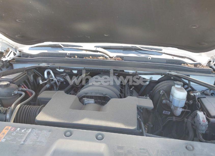 Photo 10 of 2019 Chevrolet Suburban LT (VIN 1GNSKHKC2KR297254)