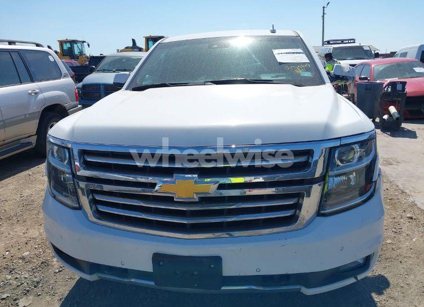Photo 12 of 2019 Chevrolet Suburban LT (VIN 1GNSKHKC2KR297254)