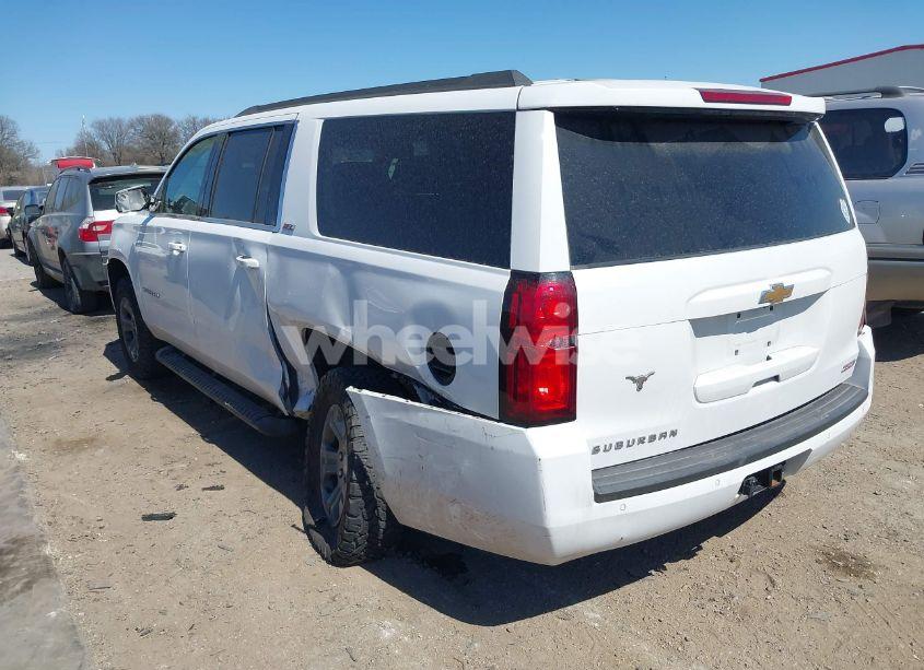 Photo 3 of 2019 Chevrolet Suburban LT (VIN 1GNSKHKC2KR297254)