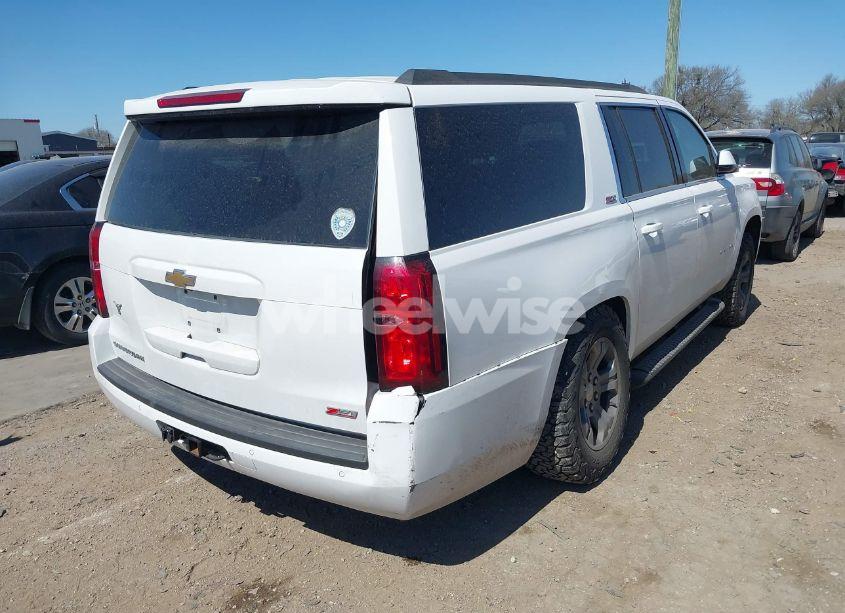 Photo 4 of 2019 Chevrolet Suburban LT (VIN 1GNSKHKC2KR297254)