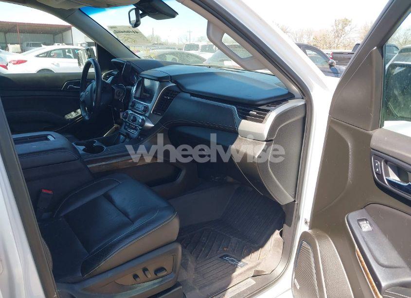 Photo 5 of 2019 Chevrolet Suburban LT (VIN 1GNSKHKC2KR297254)