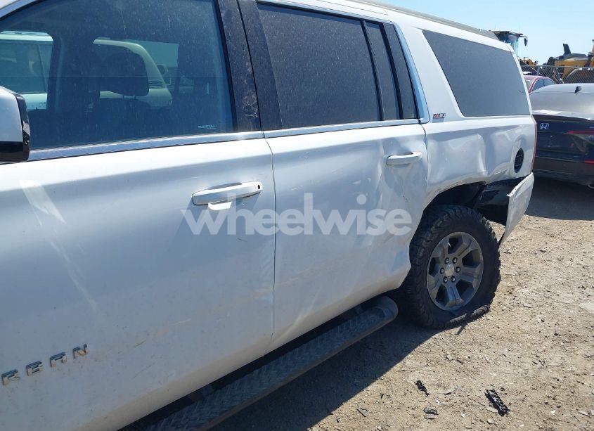 Photo 6 of 2019 Chevrolet Suburban LT (VIN 1GNSKHKC2KR297254)