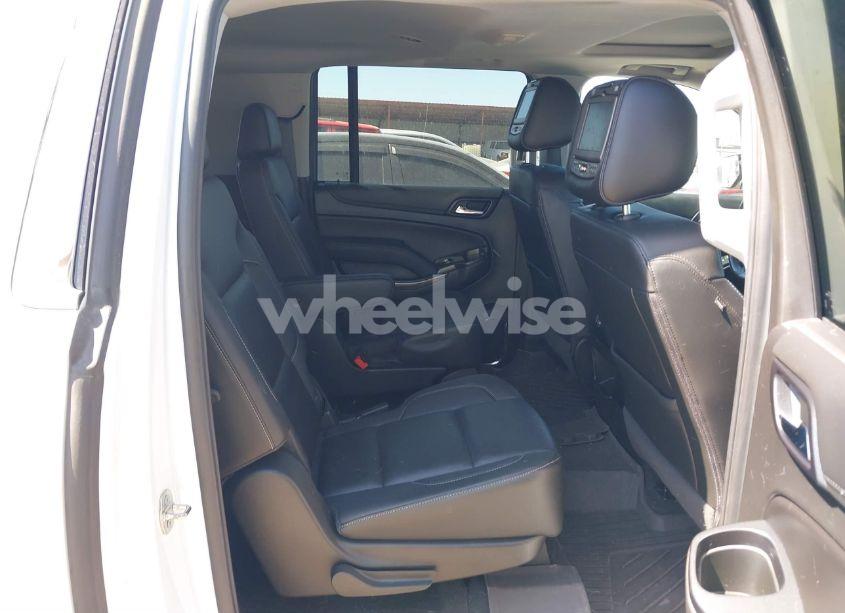 Photo 8 of 2019 Chevrolet Suburban LT (VIN 1GNSKHKC2KR297254)