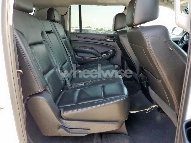 Photo 8 of 2019 CHEVROLET SUBURBAN K1500 LT (VIN 1GNSKHKC2KR346694)