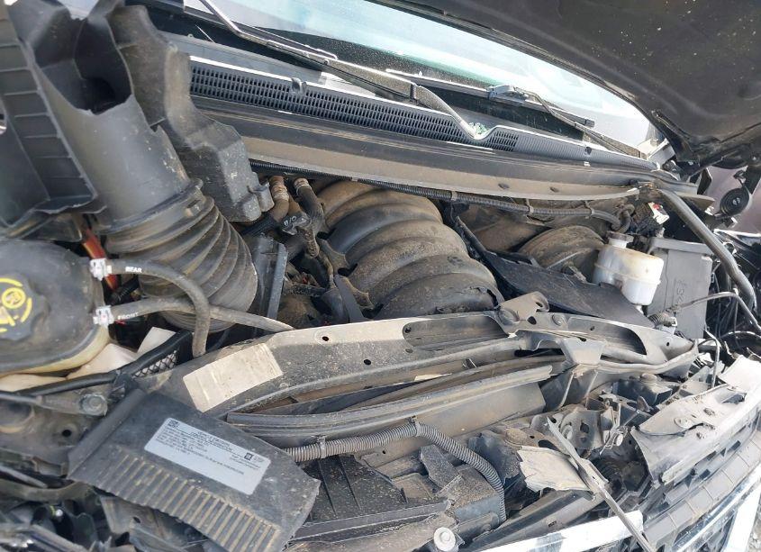 Photo 10 of 2019 Chevrolet Suburban LT (VIN 1GNSKHKC2KR404237)