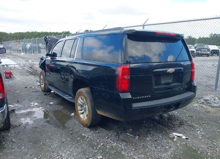 Photo 3 of 2019 Chevrolet Suburban LT (VIN 1GNSKHKC2KR404237)