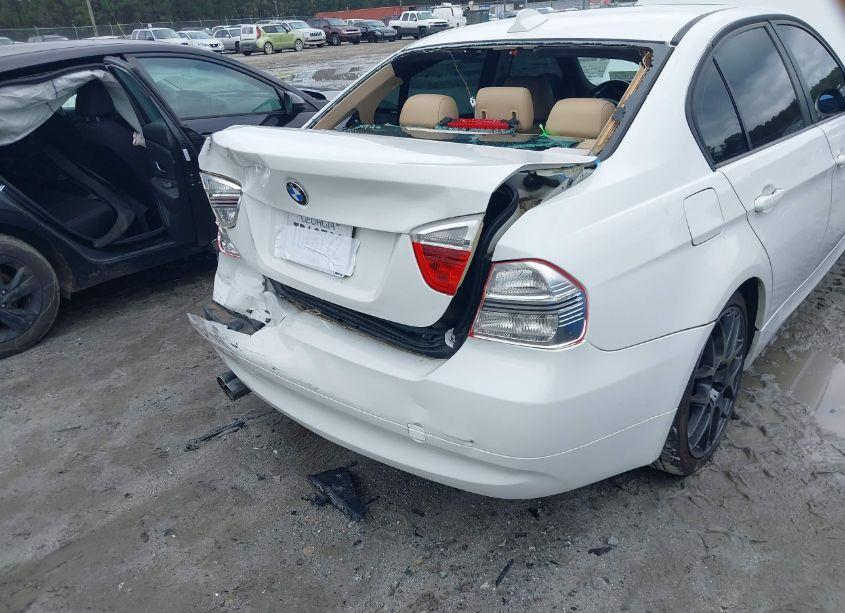 Photo 6 of 2019 Chevrolet Suburban LT (VIN 1GNSKHKC2KR404237)