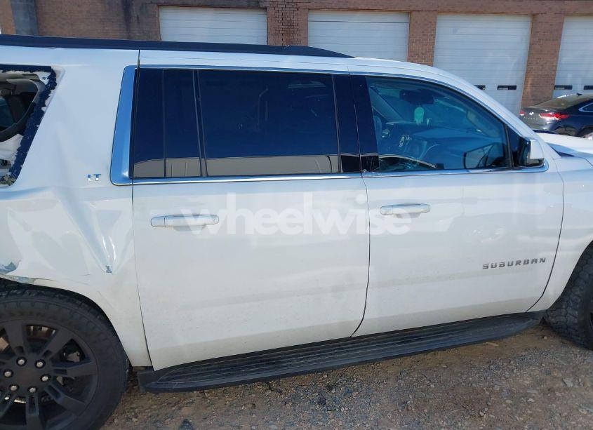 Photo 13 of 2020 Chevrolet Suburban 4WD LT (VIN 1GNSKHKC2LR112606)
