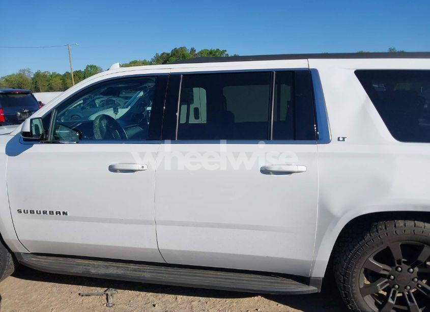 Photo 14 of 2020 Chevrolet Suburban 4WD LT (VIN 1GNSKHKC2LR112606)