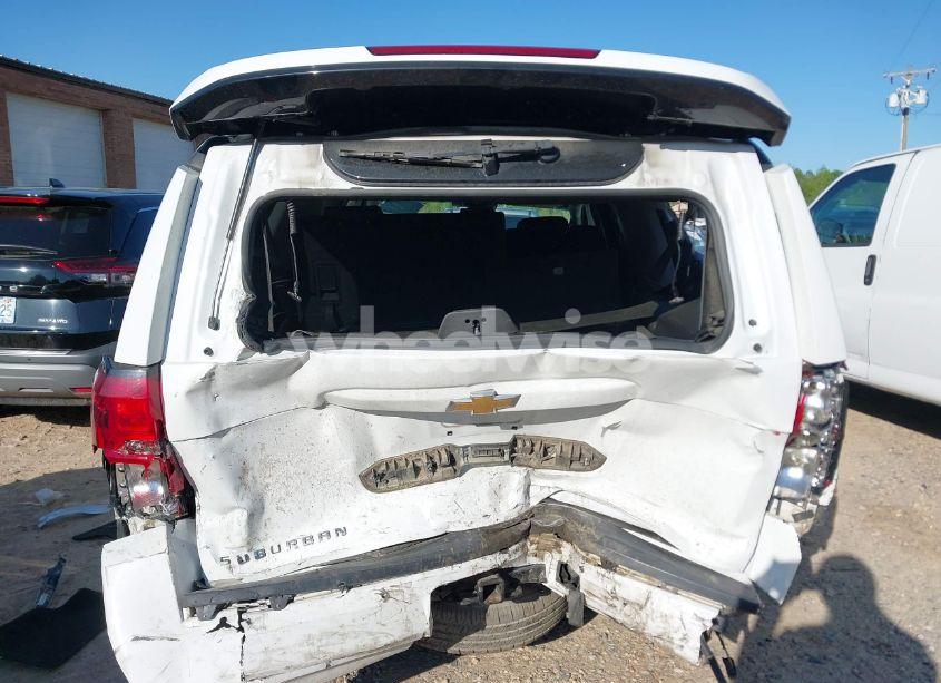 Photo 6 of 2020 Chevrolet Suburban 4WD LT (VIN 1GNSKHKC2LR112606)