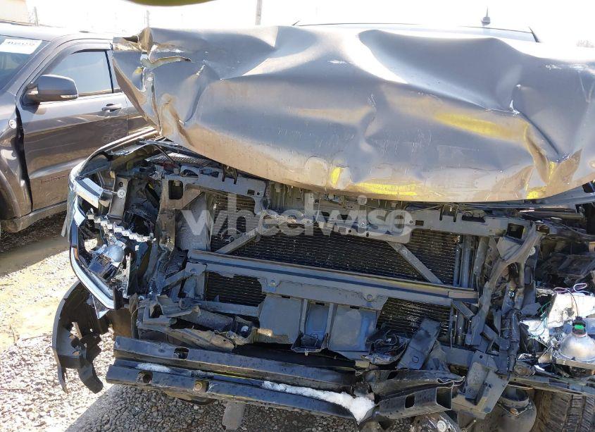 Photo 10 of 2016 Chevrolet Suburban LT (VIN 1GNSKHKC3GR152389)