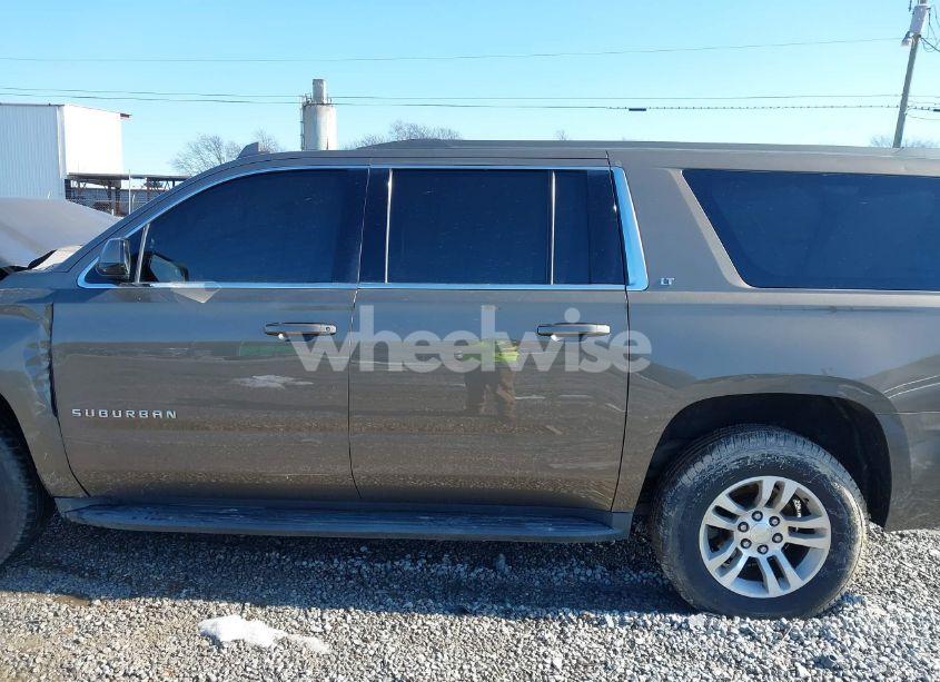 Photo 13 of 2016 Chevrolet Suburban LT (VIN 1GNSKHKC3GR152389)