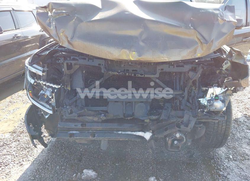 Photo 6 of 2016 Chevrolet Suburban LT (VIN 1GNSKHKC3GR152389)