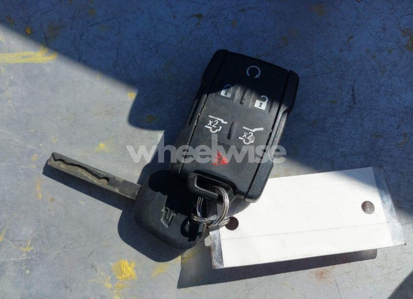 Photo 11 of 2017 Chevrolet Suburban LT (VIN 1GNSKHKC3HR162406)