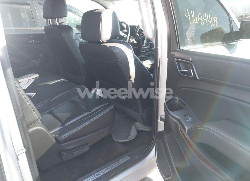 Photo 8 of 2017 Chevrolet Suburban LT (VIN 1GNSKHKC3HR162406)