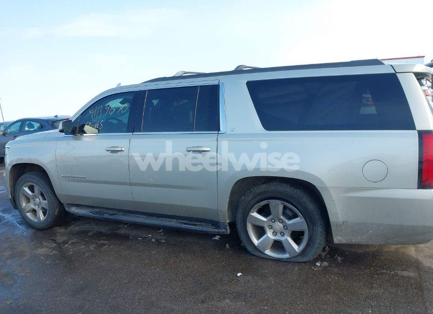 Photo 13 of 2017 Chevrolet Suburban LT (VIN 1GNSKHKC3HR334076)