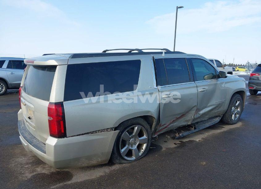 Photo 4 of 2017 Chevrolet Suburban LT (VIN 1GNSKHKC3HR334076)