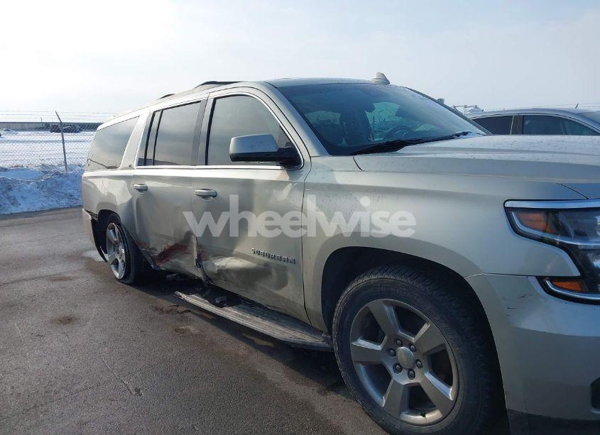 Photo 6 of 2017 Chevrolet Suburban LT (VIN 1GNSKHKC3HR334076)