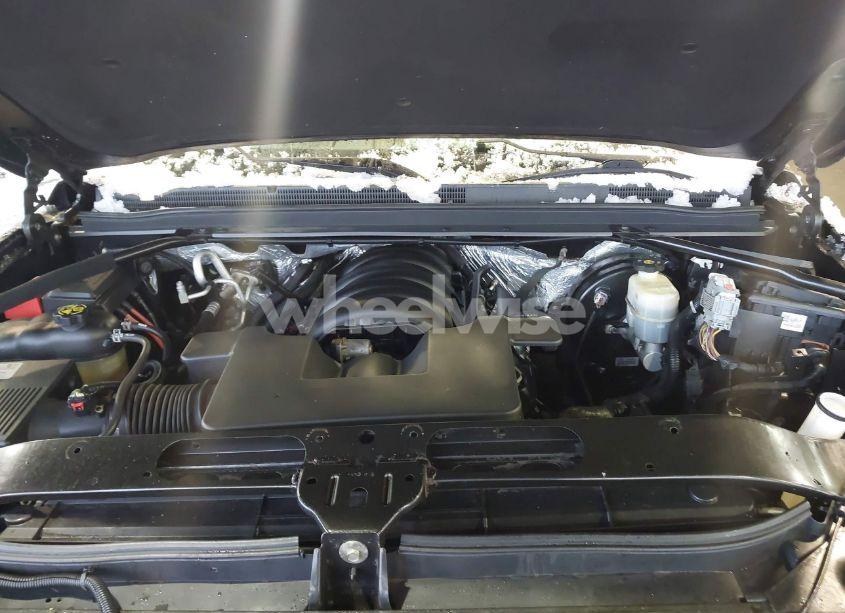 Photo 10 of 2018 Chevrolet Suburban LT (VIN 1GNSKHKC3JR211884)