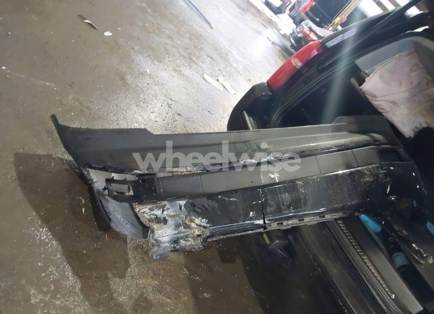 Photo 12 of 2018 Chevrolet Suburban LT (VIN 1GNSKHKC3JR211884)