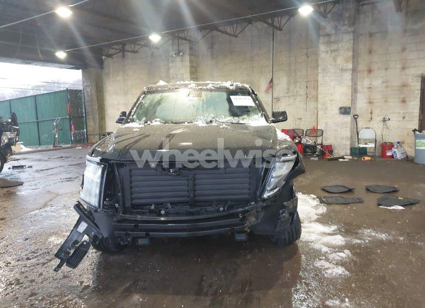 Photo 13 of 2018 Chevrolet Suburban LT (VIN 1GNSKHKC3JR211884)