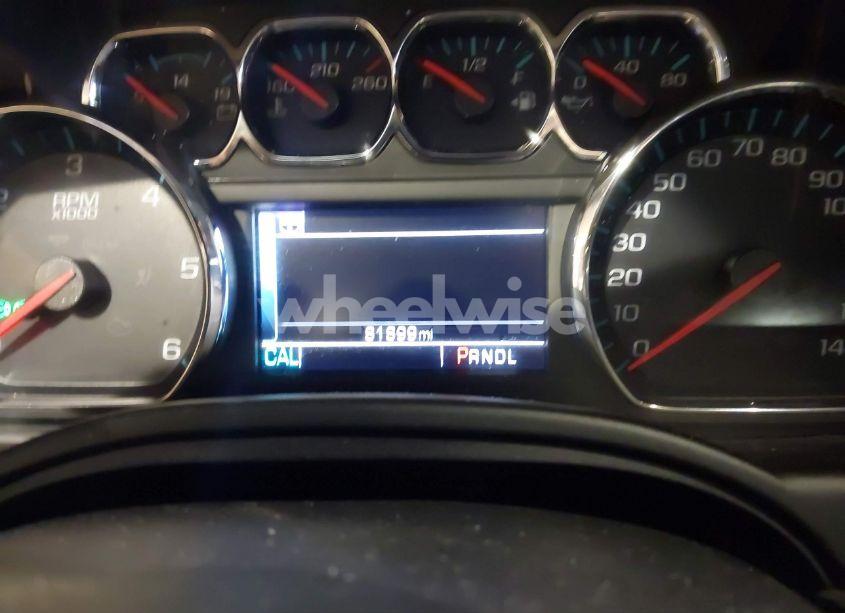 Photo 16 of 2018 Chevrolet Suburban LT (VIN 1GNSKHKC3JR211884)